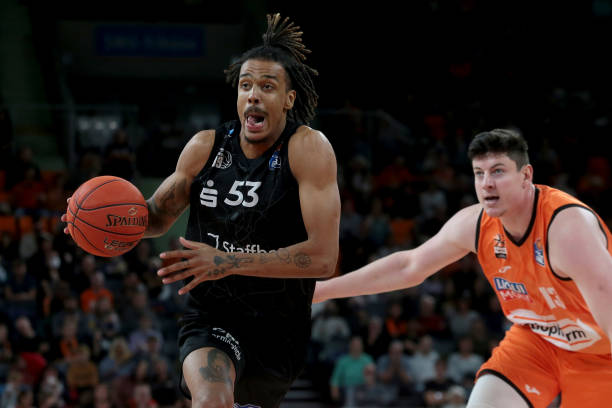 talkSPORT：阿诺德将缺席联赛杯决赛，科纳特已经康复.