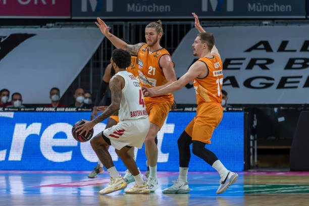 玉昆球迷在机场深情送别安德森，安德森的回应藏着太多不舍